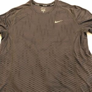 🆕Barely worn Nike Dri-fit running t-shirt